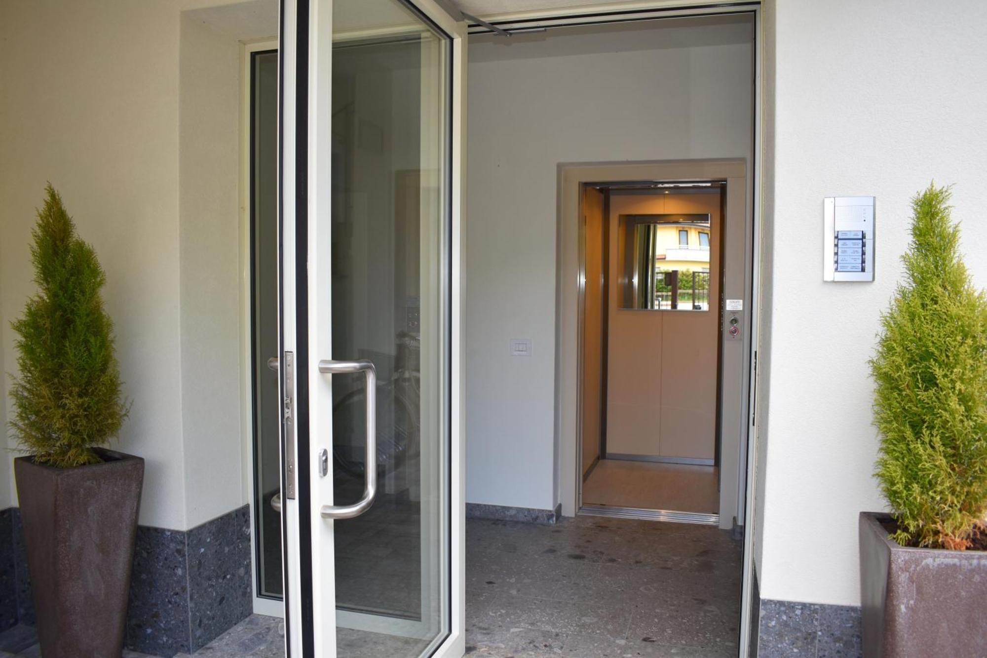 Baia Delle Rose Via Roma 111 Apartamento Costa Volpino Exterior foto