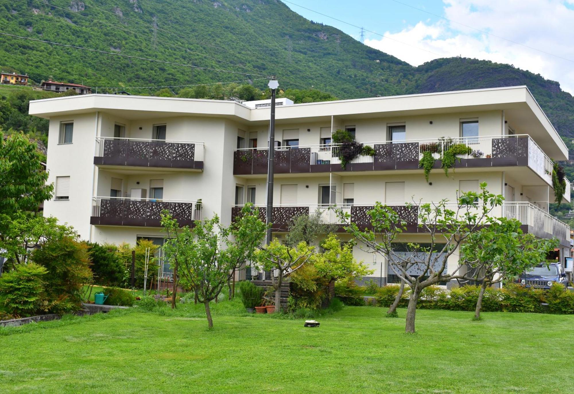 Baia Delle Rose Via Roma 111 Apartamento Costa Volpino Exterior foto